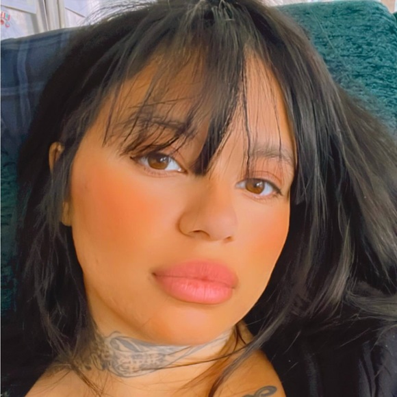 Meet your Posher, Korrie - Picture 1 of 2